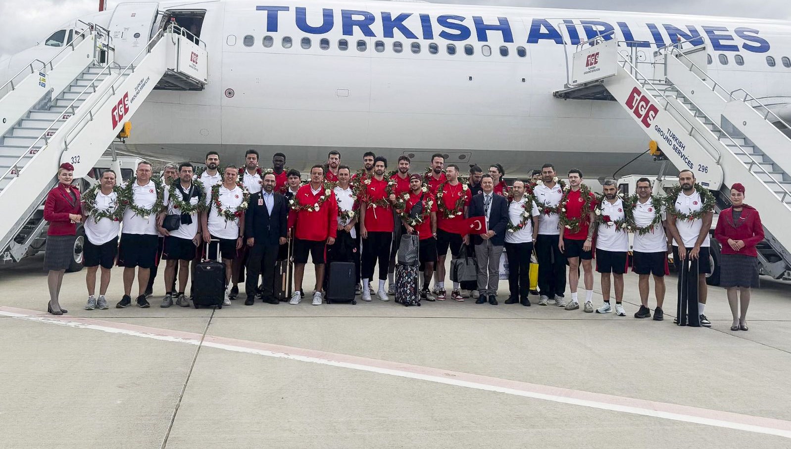 avrupa ikincisi 12 dev adam yurda dondu 8m1hESIW