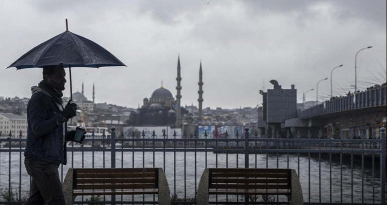 istanbullular semsiyeleri cikarin meteorolojiden saganak uyarisi geldi d9rYdfd4