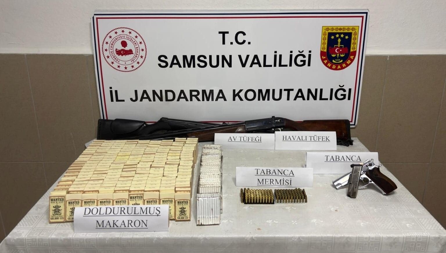 samsunda jandarmadan kacak tutun ve silah operasyonu 7B9XFfwx
