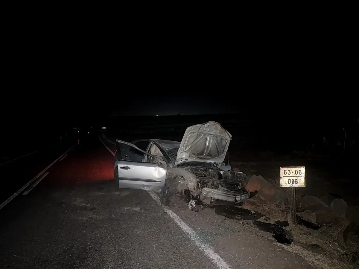 siverekte otomobil devrildi 2 yarali qNOFZAVS