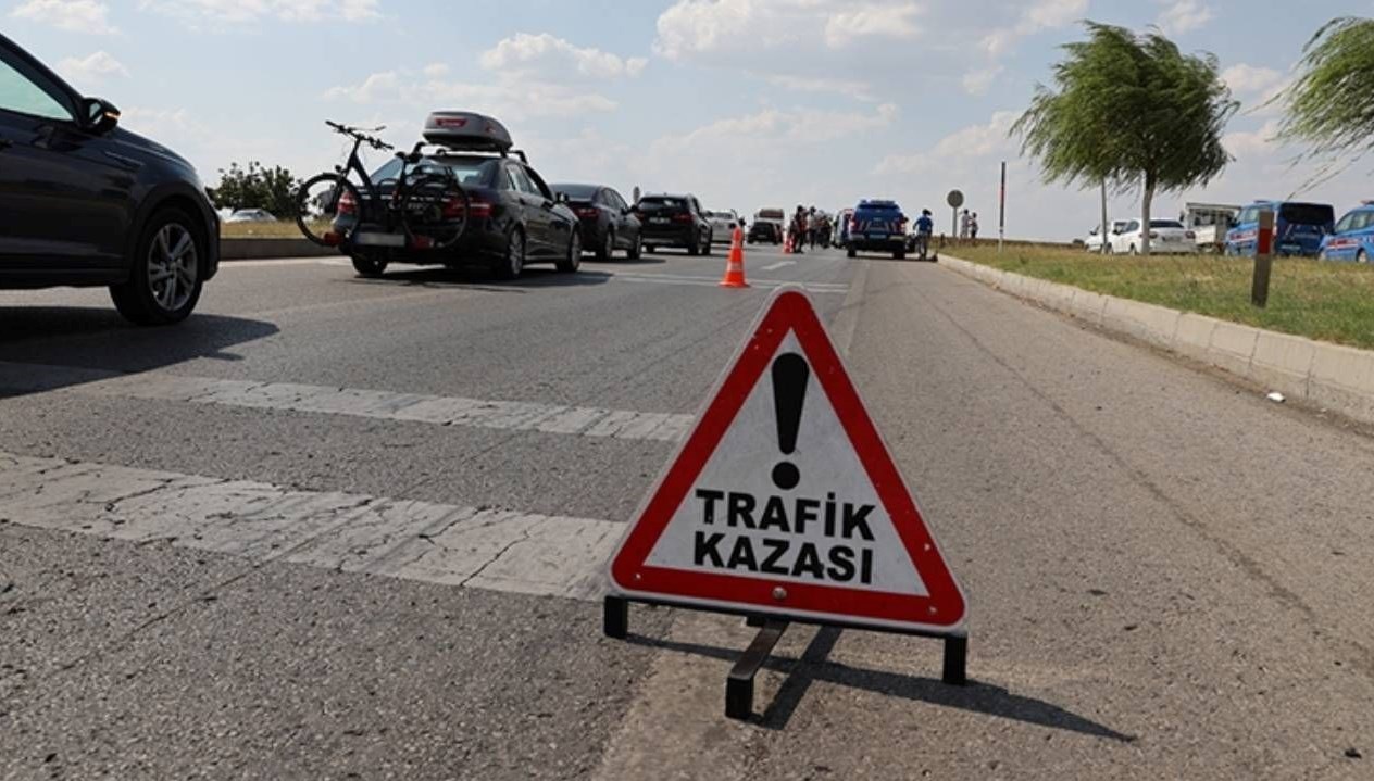 yolcu otobusuyle otomobil kafa kafaya carpisti OYkNrntD