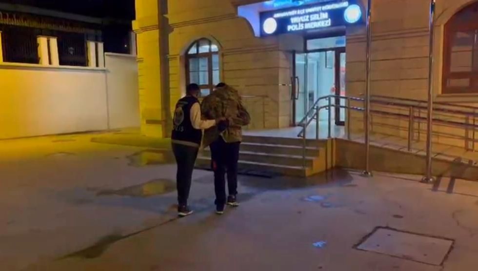 istanbulda genc kiza durakta taciz supheli yakalandi WO8K6Lgb