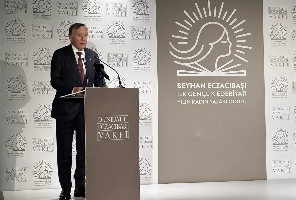 koray avci cakman yilin kadin yazari odulunu kazandi 8haOUVKi.jpg