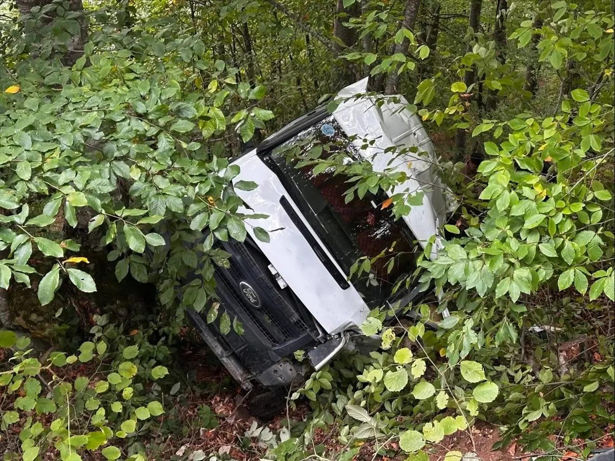 minibus devriildi 11 yarali wujvDv6j.jpg