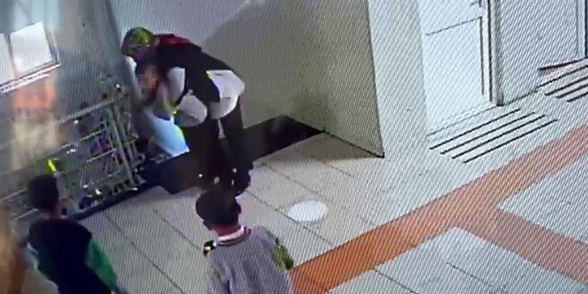 okulda nefes borusuna yiyecek kacan ogrenci ogretmenin mudahalesiyle kurtuldu cYLa3KZR.jpg