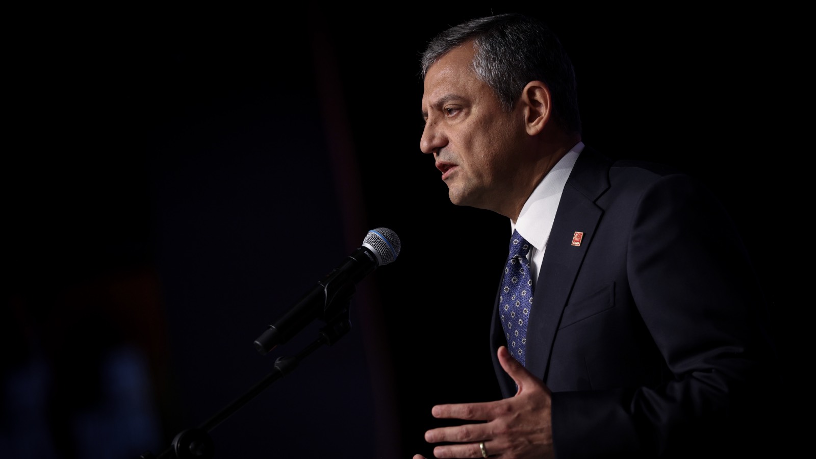 ozgur ozel gurbetcilerle omuz omuza turkiye icin demokrasiyi adaleti savunacagiz BWX9O97M.jpg