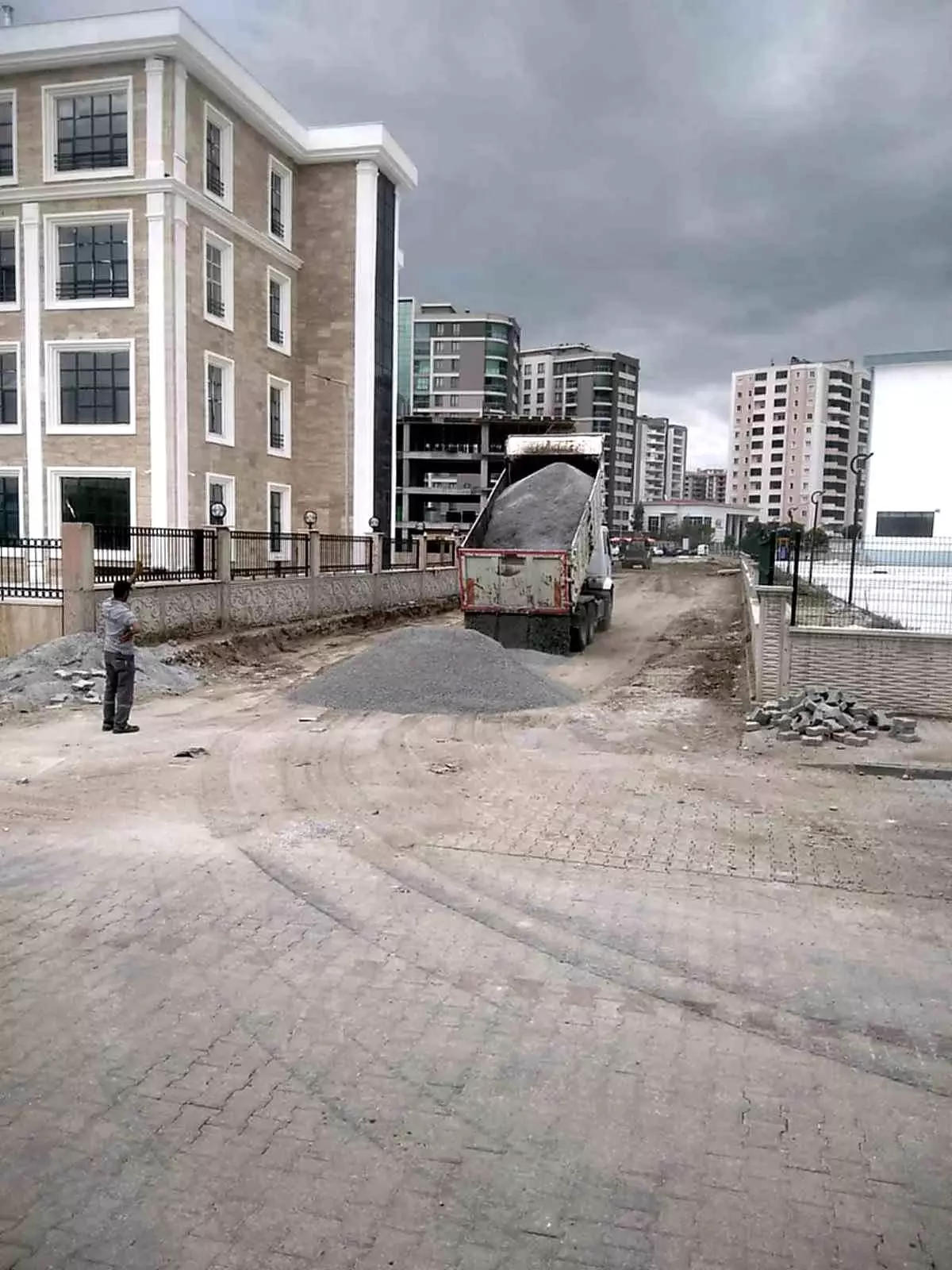 sokede yeni hukumet binasi cevresinde yol duzenleme calismalari basladi Bzqmfe2L.jpg