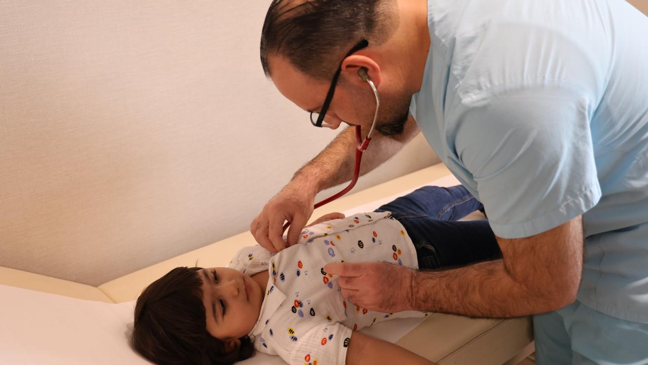 200 binde bir gorulen hastalik 2 yasindaki cocugun gogus boslugu bagirsakla doldu fXuzTFi6.jpg