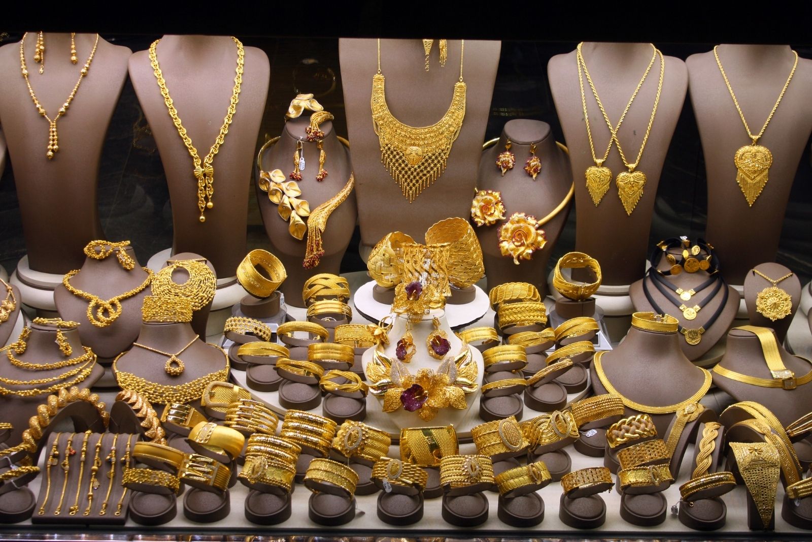 altin gune yukselisle basladi grami 5 bin 368 liradan islem goruyor cPa3Od5t.jpg