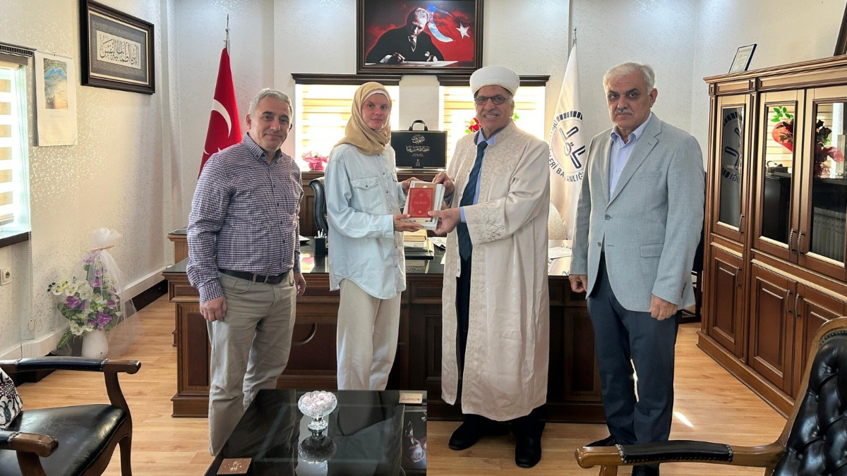 antalyaya tatile gelen polonyali gazeteci musluman oldu cnhYaFxS.jpg