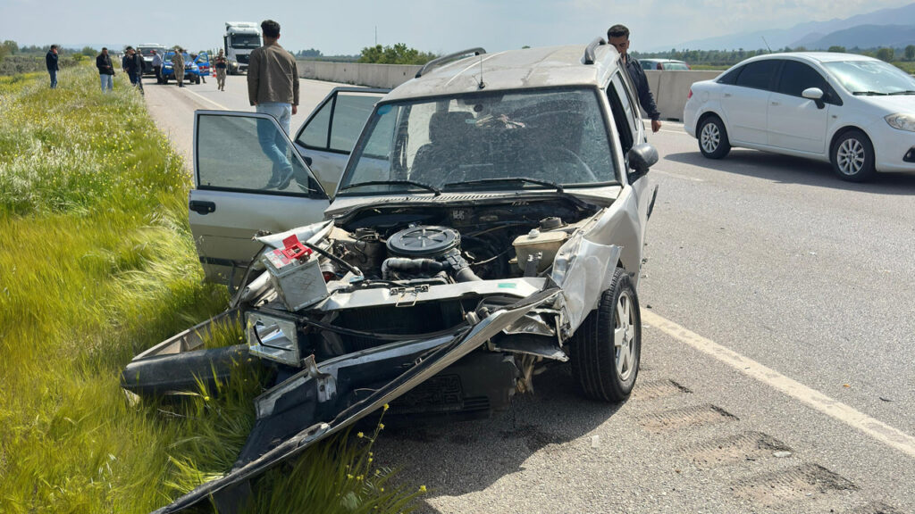 haydarlarhassa-yolu-uzerinde-trafik-kazasi-3-yarali-bnJVyRZC