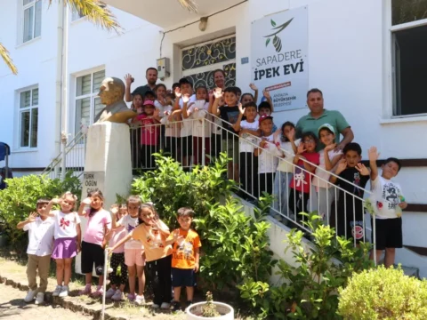 Antalyada koy okulu ipek evine donustu x6OqX1Mz